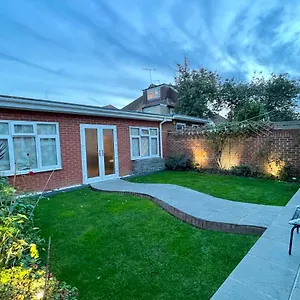 https://brand-new-modern-flat.brighton-hotels-england.com
